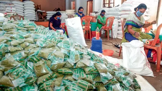 റേഷന്കടയില് എത്തിയവര്ക്കെല്ലാം ഓണക്കിറ്റ് നല്കി; പ്രതിപക്ഷത്തിന്റെ ആരോപണം തള്ളി മന്ത്രി റേഷന്കടയില് എത്തിയവര്ക്കെല്ലാം ഓണക്കിറ്റ് നല്കി; പ്രതിപക്ഷത്തിന്റെ ആരോപണം തള്ളി മന്ത്രി