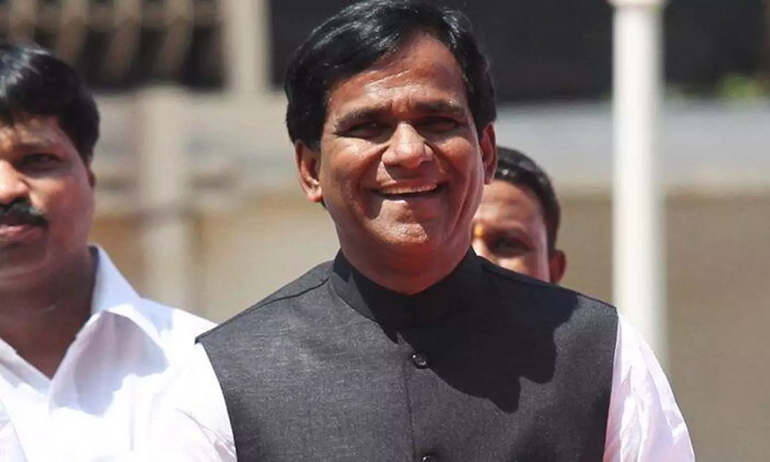 രാഹുല് ഗാന്ധി ആര്ക്കും ഒരുപകാരവുമില്ലാതെ കാളയെപ്പോലെ അലഞ്ഞു തിരിയുന്നു; വിവാദ പരാമര്ശവുമായി കേന്ദ്രമന്ത്രി രാഹുല് ഗാന്ധി ആര്ക്കും ഒരുപകാരവുമില്ലാതെ കാളയെപ്പോലെ അലഞ്ഞു തിരിയുന്നു; വിവാദ പരാമര്ശവുമായി കേന്ദ്രമന്ത്രി