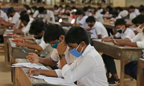 എസ്എസ്എൽസി പരീക്ഷാ മൂല്യനിർണയത്തിൽ അപാകതയെന്ന് പരാതി എസ്എസ്എൽസി പരീക്ഷാ മൂല്യനിർണയത്തിൽ അപാകതയെന്ന് പരാതി