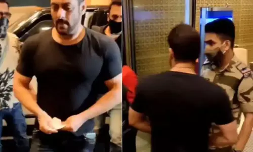 അങ്ങനെ പോകേണ്ട; വിമാനത്താവളത്തിൽ സൽമാൻ ഖാനോട് വരി നിൽക്കാൻ ആവശ്യപ്പെട്ട് സുരക്ഷാ ഉദ്യോഗസ്ഥൻ- വീഡിയോ