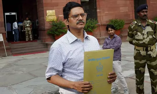 യോഗി ആദിത്യനാഥിനെതിരെ സ്ഥാനാര്ഥിത്വം പ്രഖ്യാപിച്ച ഐ.പി.എസ് ഓഫീസര് വീട്ടുതടങ്കലില് യോഗി ആദിത്യനാഥിനെതിരെ സ്ഥാനാര്ഥിത്വം പ്രഖ്യാപിച്ച ഐ.പി.എസ് ഓഫീസര് വീട്ടുതടങ്കലില്