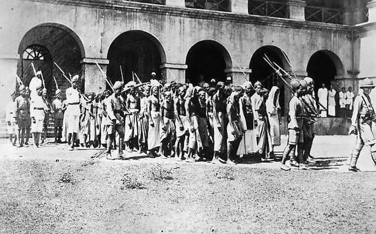 387 മലബാര്‍ സമര രക്തസാക്ഷികളെ സ്വാതന്ത്ര്യ സമര രക്തസാക്ഷികളുടെ നിഘണ്ടുവിൽ നിന്ന് നീക്കം ചെയ്തു