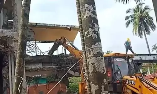 നിയമവിരുദ്ധ നിര്‍മാണം; സ്വന്തം ബംഗ്ലാവ് പൊളിച്ചുനീക്കി ഉദ്ദവ് താക്കറെയുടെ പേഴ്സനല്‍ അസിസ്റ്റന്‍റ്