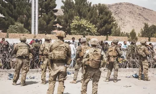 അമേരിക്ക വഞ്ചിച്ചു, താലിബാന്റെ വെടിയേറ്റു അന്തസോടെ മരിക്കുന്നതാണ് ഇതിലും ഭേദം - യു.എസ് എംബസി ജീവനക്കാർ അമേരിക്ക വഞ്ചിച്ചു, താലിബാന്റെ വെടിയേറ്റു അന്തസോടെ മരിക്കുന്നതാണ് ഇതിലും ഭേദം - യു.എസ് എംബസി ജീവനക്കാർ