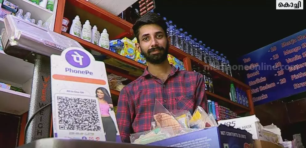 നെറ്റില് കണ്ട കസ്റ്റമര് കെയര് നമ്പറിലേക്ക് വിളിച്ചു, ഒടിപി നമ്പര് കൈമാറി.. ജ്യൂസ് കടക്കാരന് അക്കൗണ്ടിലെ തുക മുഴുവന് നഷ്ടമായി നെറ്റില് കണ്ട കസ്റ്റമര് കെയര് നമ്പറിലേക്ക് വിളിച്ചു, ഒടിപി നമ്പര് കൈമാറി.. ജ്യൂസ് കടക്കാരന് അക്കൗണ്ടിലെ തുക മുഴുവന് നഷ്ടമായി