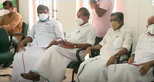 ഡി.സി.സി അധ്യക്ഷപ്പട്ടികയിലെ തർക്കം  സൈബർ പോരിലേക്ക്; ചെന്നിത്തലയ്ക്കും  കുടുംബത്തിനുമെതിരെ അധിക്ഷേപം