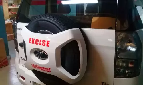 കാക്കനാട് നിന്ന് ലഹരിമരുന്ന് പിടികൂടിയ കേസ് എക്സൈസ് അട്ടിമറിച്ചു കാക്കനാട് നിന്ന് ലഹരിമരുന്ന് പിടികൂടിയ കേസ് എക്സൈസ് അട്ടിമറിച്ചു