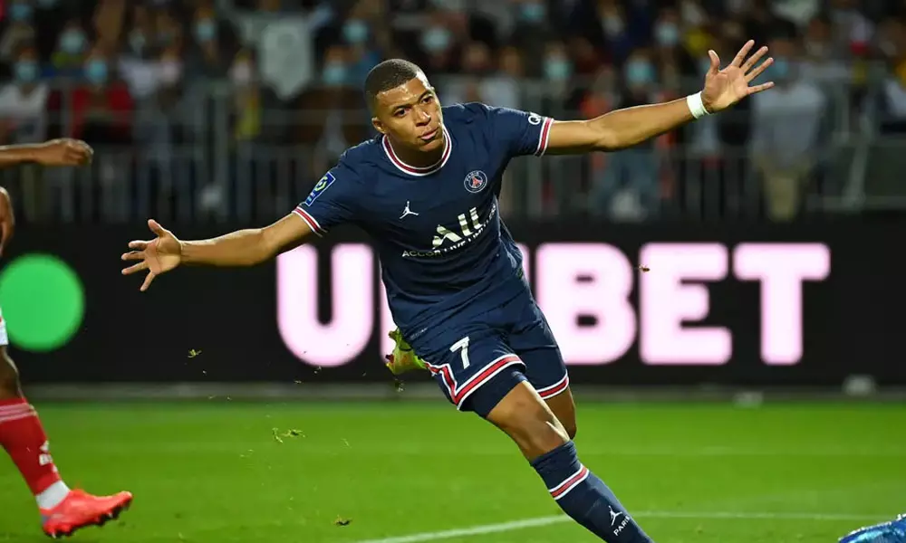 1400 കോടിയുടെ ഓഫർ; എംബാപ്പെയെ ക്ഷണിച്ച് റയൽ മാഡ്രിഡ്, കുലുങ്ങാതെ പിഎസ്ജി