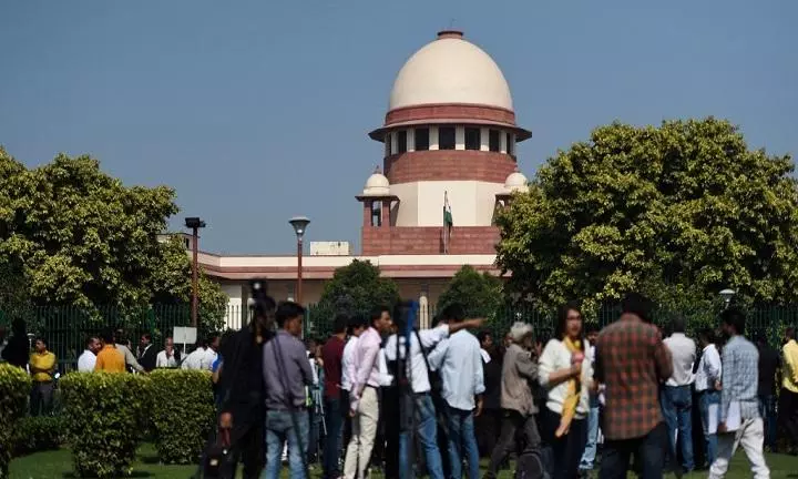 പ്രതികളുടെ സ്വത്ത് മരവിപ്പിച്ച് കേസ് വലിച്ചുനീട്ടുന്നത് എന്തിന് ? കേന്ദ്ര ഏജന്സികള്ക്ക് സുപ്രീം കോടതി വിമര്ശനം പ്രതികളുടെ സ്വത്ത് മരവിപ്പിച്ച് കേസ് വലിച്ചുനീട്ടുന്നത് എന്തിന് ? കേന്ദ്ര ഏജന്സികള്ക്ക് സുപ്രീം കോടതി വിമര്ശനം