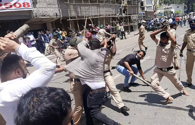 കേന്ദ്രമന്ത്രി നാരായൺ റാണെയുടെ അറസ്റ്റ്: തെരുവില്‍ ഏറ്റുമുട്ടി ശിവസേന-ബിജെപി പ്രവര്‍ത്തകര്‍