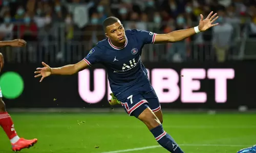 1400 കോടിയുടെ ഓഫർ; എംബാപ്പെയെ ക്ഷണിച്ച് റയൽ മാഡ്രിഡ്, കുലുങ്ങാതെ പിഎസ്ജി