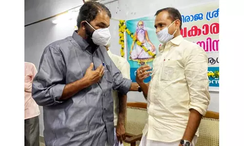 വാർഡ് കൗൺസിലർ വി.വി. രാജേഷുമായി മന്ത്രി ശിവന്‍കുട്ടിയുടെ സൗഹൃദ സംഭാഷണം; മന്ത്രിയുടെ ഫേസ്ബുക്ക് പോസ്റ്റില്‍ സൈബര്‍ പരിഹാസം