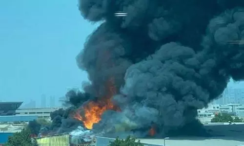 ദുബൈയിൽ വൻ തീപിടിത്തം; മലയാളികളുടെ സ്ഥാപനങ്ങള്‍ കത്തിനശിച്ചു