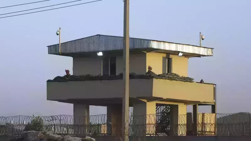 കാബൂള് വിമാനത്താവളത്തിലേക്കുള്ള യാത്ര വിലക്കി അമേരിക്കയും ബ്രിട്ടണും; രക്ഷാദൗത്യം വേഗത്തില് പൂര്ത്തിയാക്കാനൊരുങ്ങി ഇന്ത്യ കാബൂള് വിമാനത്താവളത്തിലേക്കുള്ള യാത്ര വിലക്കി അമേരിക്കയും ബ്രിട്ടണും; രക്ഷാദൗത്യം വേഗത്തില് പൂര്ത്തിയാക്കാനൊരുങ്ങി ഇന്ത്യ