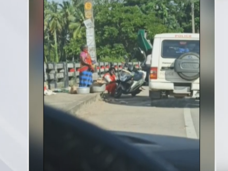 പൊലീസല്ല, മീന്‍ കൊട്ട തട്ടിത്തെറിപ്പിച്ചത് മത്സ്യവില്‍പനക്കാരി തന്നെയെന്ന് ദൃക്സാക്ഷി