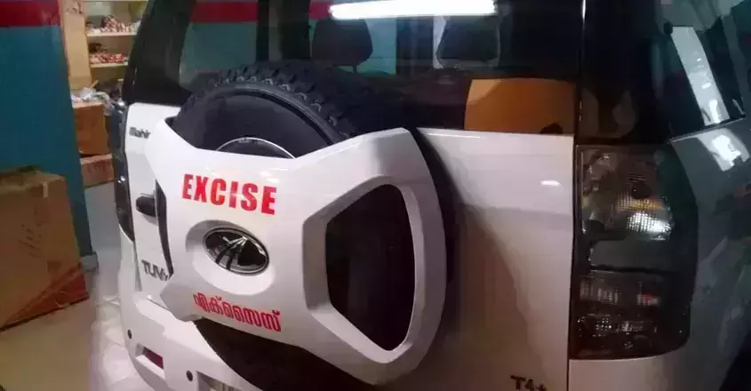 കൊച്ചി ലഹരിമരുന്ന് കേസ് അട്ടിമറി; ഇന്‍സ്പെക്ടര്‍ക്ക് സസ്പെന്‍ഷന്‍, സി.ഐ ഉൾപ്പെടെ നാല് പേര്‍ക്ക് സ്ഥലംമാറ്റം