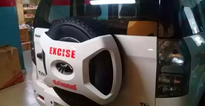 കാക്കനാട് മയക്കുമരുന്ന് കേസ്; പ്രതികളെ എക്സൈസ് ക്രൈംബ്രാഞ്ചിന്റെ കസ്റ്റഡിയിൽ വിട്ടു കാക്കനാട് മയക്കുമരുന്ന് കേസ്; പ്രതികളെ എക്സൈസ് ക്രൈംബ്രാഞ്ചിന്റെ കസ്റ്റഡിയിൽ വിട്ടു