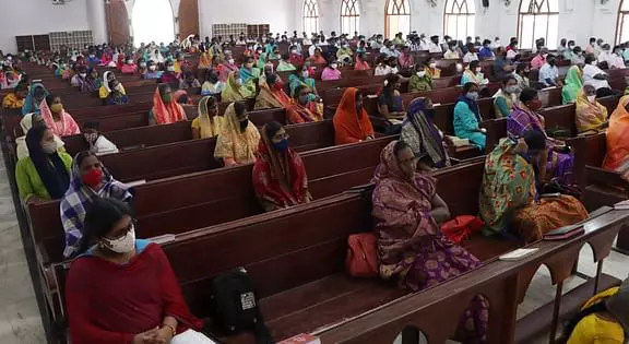 സിറോ മലബാർ സഭയിലെ ആരാധനാക്രമ ഏകീകരണം; കളങ്കപ്പെട്ട തീരുമാനമെന്ന് ഒരു വിഭാഗം വൈദികര് സിറോ മലബാർ സഭയിലെ ആരാധനാക്രമ ഏകീകരണം; കളങ്കപ്പെട്ട തീരുമാനമെന്ന് ഒരു വിഭാഗം വൈദികര്