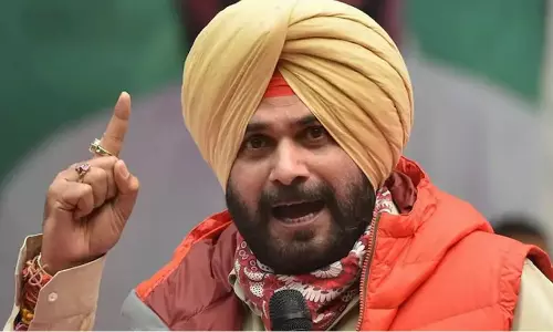 തീരുമാനങ്ങളെടുക്കാൻ എന്നെ അനുവദിക്കൂ, അല്ലെങ്കില്.. കോൺഗ്രസിന് അന്ത്യശാസനവുമായി സിദ്ദു തീരുമാനങ്ങളെടുക്കാൻ എന്നെ അനുവദിക്കൂ, അല്ലെങ്കില്.. കോൺഗ്രസിന് അന്ത്യശാസനവുമായി സിദ്ദു