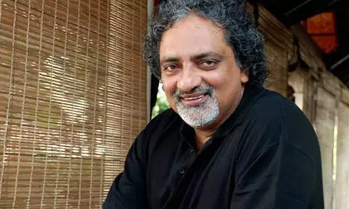 കപ്പിത്താനെ കാണാനില്ല.. പെയിന്റിങ് പങ്കുവെച്ച് ജോയ് മാത്യു കപ്പിത്താനെ കാണാനില്ല.. പെയിന്റിങ് പങ്കുവെച്ച് ജോയ് മാത്യു