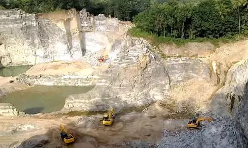 ക്വാറികളുടെ ദൂരപരിധി 50 മീറ്ററാക്കി നിലനിർത്തണമെന്ന് കേരളം