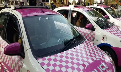 അച്ഛനെയും മകളെയും മൊബൈല്‍ മോഷ്ടാക്കളായി ചിത്രീകരിക്കാന്‍ ശ്രമം; പിങ്ക് പൊലീസിനെതിരെ പരാതി