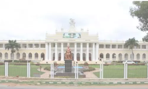 മൈസൂരുവിലെ കൂട്ടബലാത്സംഗം: പെണ്‍കുട്ടികള്‍ക്ക് നിയന്ത്രണങ്ങളുമായി യൂണിവേഴ്സിറ്റി, ആണ്‍കുട്ടികള്‍ക്ക് നിയന്ത്രണം ബാധകമല്ല