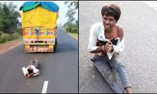 മോഷണം ആരോപിച്ച് ആൾക്കൂട്ട മർദനം; ലോറിയിൽ കെട്ടി റോഡിലൂടെ വലിച്ചിഴച്ചു; മധ്യപ്രദേശിൽ ആദിവാസി യുവാവിന് ദാരുണാന്ത്യം മോഷണം ആരോപിച്ച് ആൾക്കൂട്ട മർദനം; ലോറിയിൽ കെട്ടി റോഡിലൂടെ വലിച്ചിഴച്ചു; മധ്യപ്രദേശിൽ ആദിവാസി യുവാവിന് ദാരുണാന്ത്യം