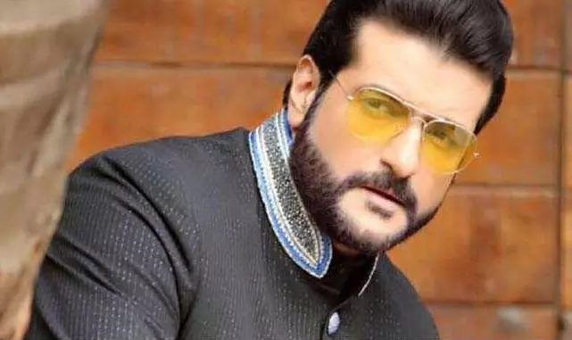 ബോളിവുഡ് താരം അര്മാന് കോലി മയക്കുമരുന്ന് കേസില് അറസ്റ്റില് ബോളിവുഡ് താരം അര്മാന് കോലി മയക്കുമരുന്ന് കേസില് അറസ്റ്റില്