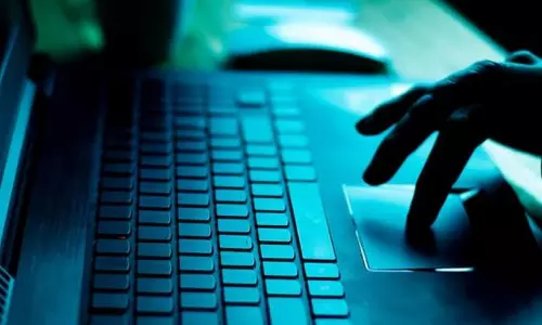 ഓണ്ലൈന് തട്ടിപ്പുകള് പെരുകുന്നു: ജാഗ്രതയിലൂടെ തട്ടിപ്പിനെ തടയാം ഓണ്ലൈന് തട്ടിപ്പുകള് പെരുകുന്നു: ജാഗ്രതയിലൂടെ തട്ടിപ്പിനെ തടയാം