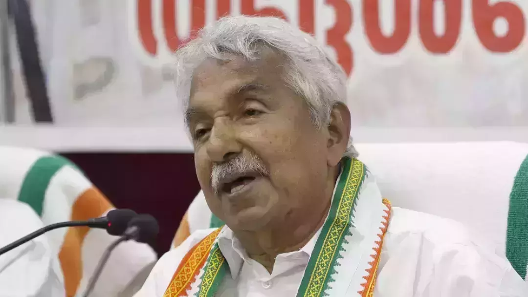 ചര്ച്ച നടന്നിട്ടില്ല... പരസ്യമായി അതൃപ്തി പ്രകടമാക്കി ഉമ്മന്ചാണ്ടി ചര്ച്ച നടന്നിട്ടില്ല... പരസ്യമായി അതൃപ്തി പ്രകടമാക്കി ഉമ്മന്ചാണ്ടി