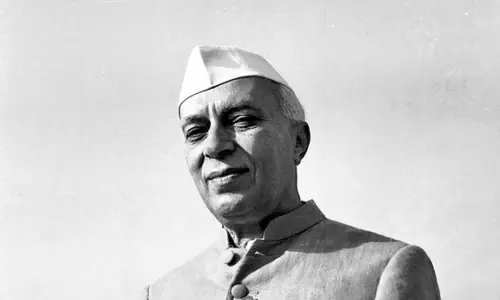 നെഹ്‌റുവില്ല; ചരിത്രകൗൺസിലിന്റെ സ്വാതന്ത്ര്യ ആഘോഷ പോസ്റ്ററിൽ സവർക്കറും മാളവ്യയും