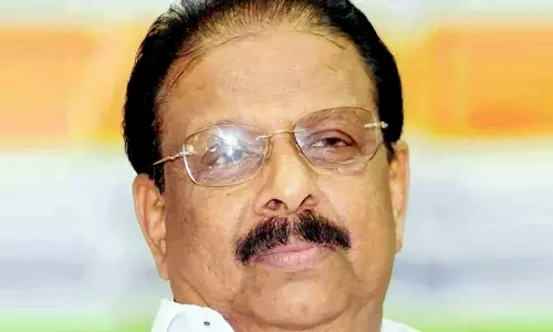 പല വഴികളിൽ പൊട്ടിത്തെറിച്ച് കോൺഗ്രസ്; ശരശയ്യയിൽ സുധാകരൻ പല വഴികളിൽ പൊട്ടിത്തെറിച്ച് കോൺഗ്രസ്; ശരശയ്യയിൽ സുധാകരൻ