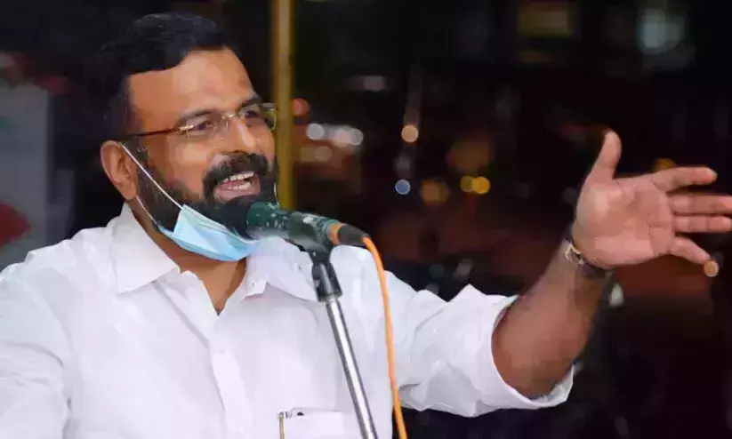 ഉമ്മന്ചാണ്ടിക്കെതിരെ നടപടി എടുക്കാന് പറ്റുമോ? ഞാനെന്താ രണ്ടാം കെട്ടിലുണ്ടായതാണോ..? കെ.പി അനില്കുമാര് ഉമ്മന്ചാണ്ടിക്കെതിരെ നടപടി എടുക്കാന് പറ്റുമോ? ഞാനെന്താ രണ്ടാം കെട്ടിലുണ്ടായതാണോ..? കെ.പി അനില്കുമാര്