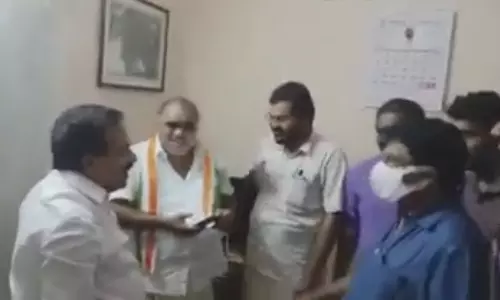 നടക്കാൻ പോലും വയ്യാത്ത ആളെന്നാണ് ബാബു പ്രസാദിനെക്കുറിച്ച് അവര് രാഹുല് ഗാന്ധിയെ ധരിപ്പിച്ചത്; ഗ്രൂപ്പ് പോര് വ്യക്തമാക്കുന്ന ചെന്നിത്തലയുടെ വീഡിയോ പുറത്ത് നടക്കാൻ പോലും വയ്യാത്ത ആളെന്നാണ് ബാബു പ്രസാദിനെക്കുറിച്ച് അവര് രാഹുല് ഗാന്ധിയെ ധരിപ്പിച്ചത്; ഗ്രൂപ്പ് പോര് വ്യക്തമാക്കുന്ന ചെന്നിത്തലയുടെ വീഡിയോ പുറത്ത്