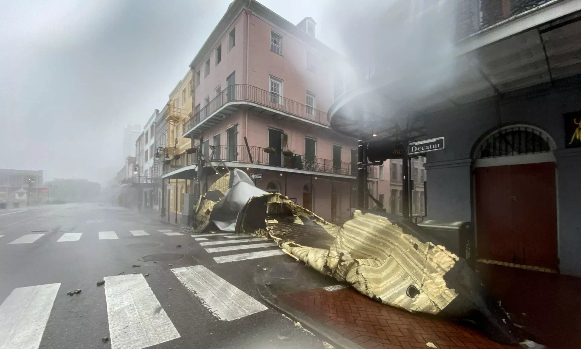 അമേരിക്കയിൽ ആഞ്ഞുവിശീ ഐഡ ചുഴലിക്കാറ്റ്: ലൂസിയാനയിൽ കനത്ത നാശനഷ്ടം അമേരിക്കയിൽ ആഞ്ഞുവിശീ ഐഡ ചുഴലിക്കാറ്റ്: ലൂസിയാനയിൽ കനത്ത നാശനഷ്ടം