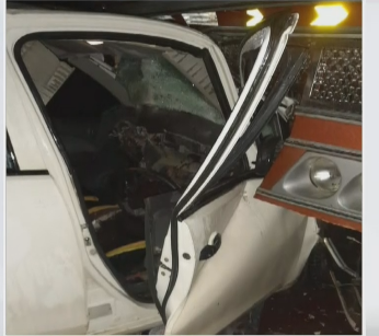 എറണാകുളം തൃക്കളത്തൂരില്‍ കാറും ലോറിയും കൂട്ടിയിടിച്ച് മൂന്നു മരണം