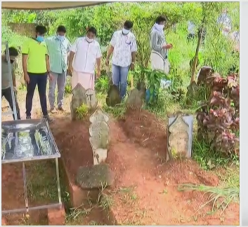 മരണത്തിൽ അസ്വാഭാവികതയുണ്ടെന്ന് പരാതി; മലപ്പുറത്ത് മൃതദേഹം പുറത്തെടുത്ത് പരിശോധിച്ചു