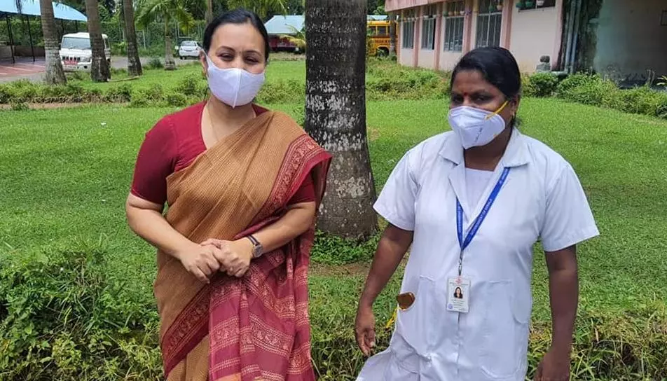 ഏഴര മണിക്കൂറില് 893 പേര്ക്ക് വാക്സിന്: നഴ്സ് പുഷ്പലതയെ ആദരിച്ച് ആരോഗ്യമന്ത്രി ഏഴര മണിക്കൂറില് 893 പേര്ക്ക് വാക്സിന്: നഴ്സ് പുഷ്പലതയെ ആദരിച്ച് ആരോഗ്യമന്ത്രി