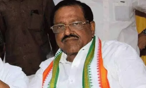 പറയുന്നവര്‍ക്ക് മുഴുവന്‍ സ്ഥാനം വേണമെങ്കില്‍ ഉമ്മന്‍ചാണ്ടിയും ചെന്നിത്തലയും സ്വന്തമായി പാര്‍ട്ടി ഉണ്ടാക്കട്ടെ-രാജ്‌മോഹന്‍ ഉണ്ണിത്താന്‍