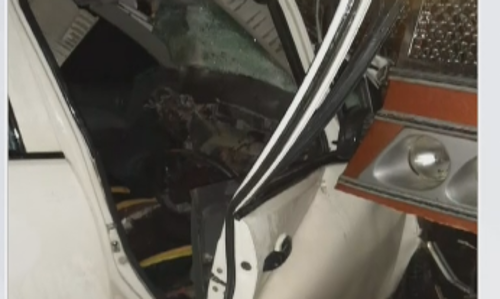 എറണാകുളം തൃക്കളത്തൂരില്‍ കാറും ലോറിയും കൂട്ടിയിടിച്ച് മൂന്നു മരണം