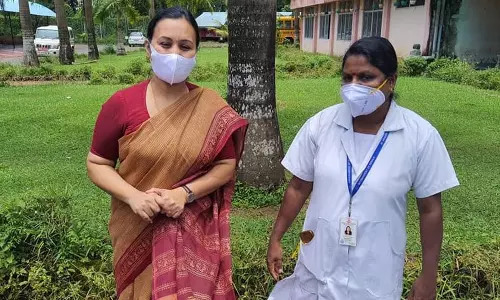 ഏഴര മണിക്കൂറില്‍ 893 പേര്‍ക്ക് വാക്‌സിന്‍:  നഴ്സ് പുഷ്പലതയെ ആദരിച്ച്  ആരോഗ്യമന്ത്രി