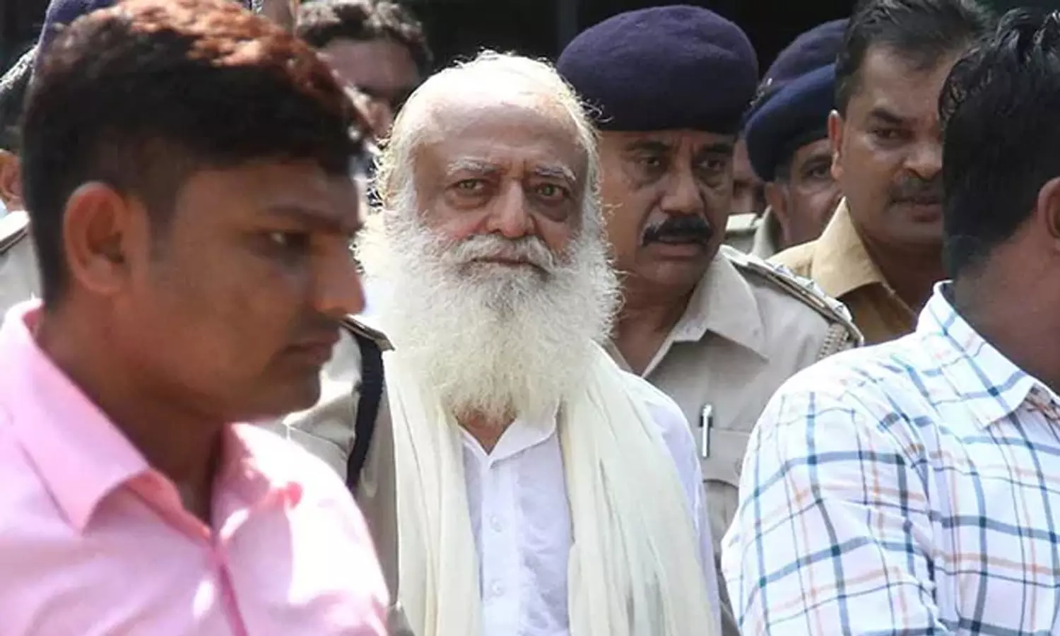 ചികിത്സ ജയിലില് തരാം; ആസാറാം ബാപ്പുവിന് ജാമ്യം നിഷേധിച്ച് സുപ്രീംകോടതി ചികിത്സ ജയിലില് തരാം; ആസാറാം ബാപ്പുവിന് ജാമ്യം നിഷേധിച്ച് സുപ്രീംകോടതി