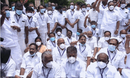 തമിഴ്‌നാട് മുൻ മുഖ്യമന്ത്രി ഒ പന്നീർശെൽവം അടക്കമുള്ള എഐഎഡിഎംകെ എംഎൽഎമാർ അറസ്റ്റിൽ