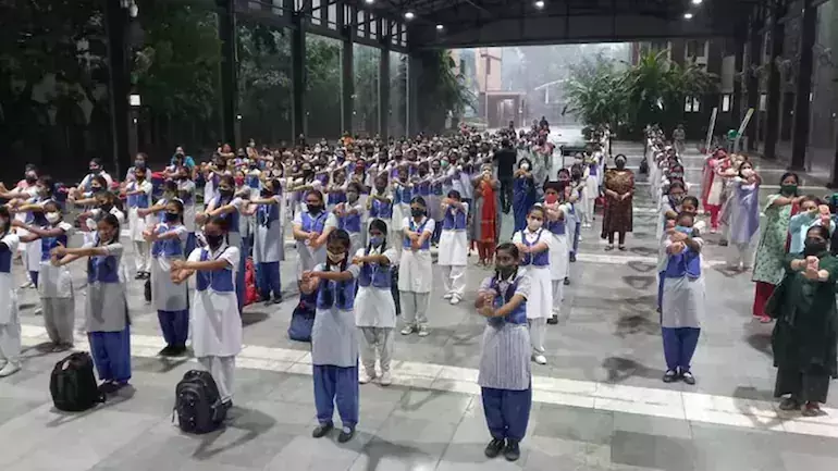 ഒന്നര വര്‍ഷത്തെ അടച്ചുപൂട്ടലിന് ശേഷം ഡല്‍ഹിയില്‍ സ്കൂളുകള്‍ തുറന്നു