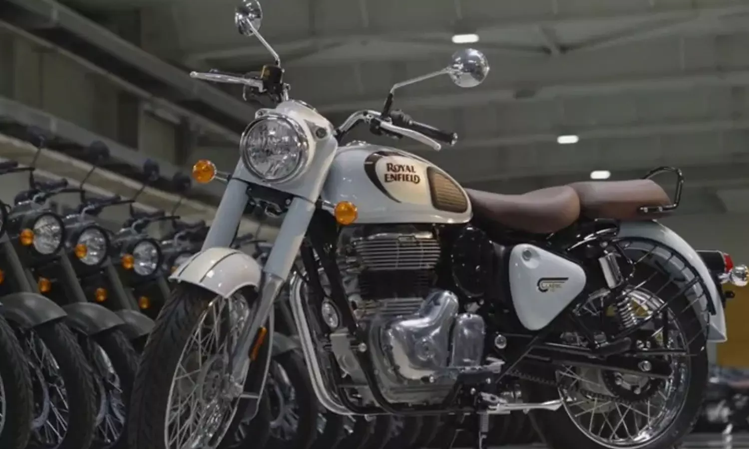 കാത്തിരിപ്പിനൊടുവിൽ അടിമുടി മാറി റോയൽ എൻഫീൽഡ് ക്ലാസിക് 350 എത്തി