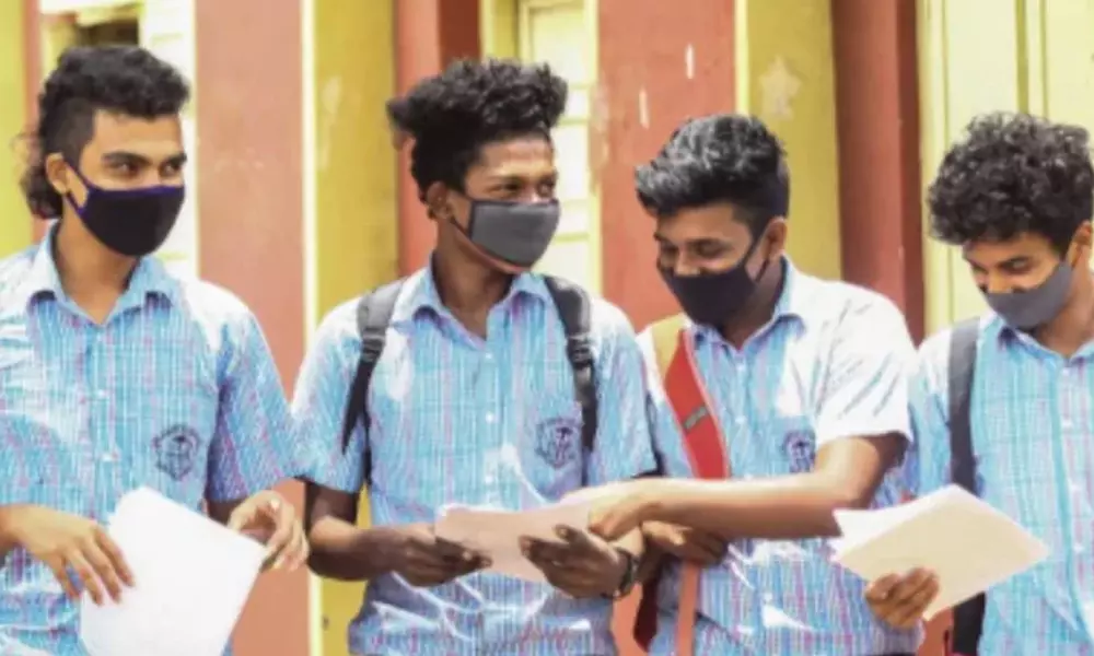 സംസ്ഥാനത്ത് ഏഴ് ജില്ലകളിൽ പ്ലസ് വൺ സീറ്റുകൾ വർധിപ്പിച്ചു സംസ്ഥാനത്ത് ഏഴ് ജില്ലകളിൽ പ്ലസ് വൺ സീറ്റുകൾ വർധിപ്പിച്ചു