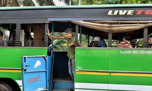 പഴയ വാഹനം പൊളിക്കല്‍ നയം; സ്വകാര്യ ബസ് വ്യവസായം തകരുമെന്ന് ബസുടമകള്‍