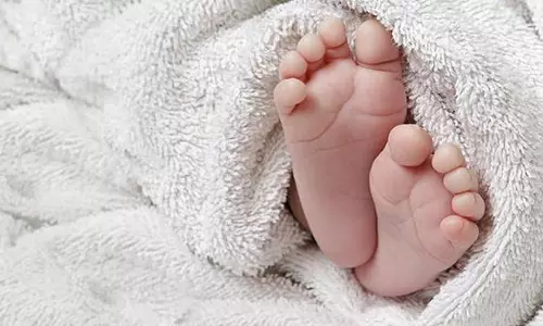 എറണാകുളത്തെ ആശുപത്രിയിലെ ശുചിമുറിയിൽ നവജാത ശിശുവിന്‍റെ മൃതദേഹം ഉപേക്ഷിച്ച നിലയില്‍