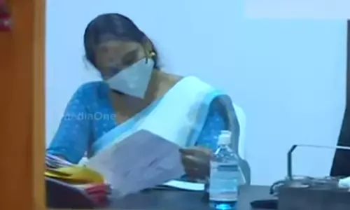 സെക്രട്ടറിയുടെ ഉത്തരവ് മറികടന്ന് തൃക്കാക്കര നഗരസഭാ അധ്യക്ഷ ഓഫീസിൽ പ്രവേശിച്ചു